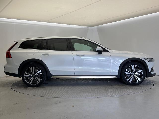 V60 クロスカントリー アルティメット B5 AWD 認定中古車 Googleモデル 360ビューカメラ パイロットアシスト シートベンチレーション メモリー機能付きパワーシート パワーバックドア LEDヘッドライト ブラインドスポットインフォメーション(19枚目)