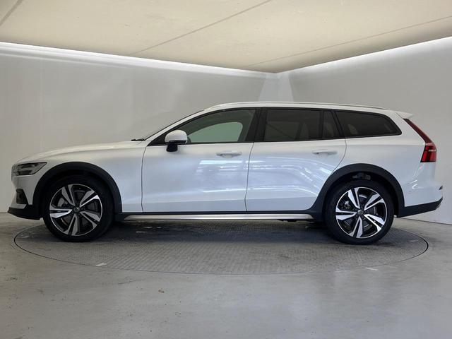 V60 クロスカントリー アルティメット B5 AWD 認定中古車 Googleモデル 360ビューカメラ パイロットアシスト シートベンチレーション メモリー機能付きパワーシート パワーバックドア LEDヘッドライト ブラインドスポットインフォメーション(21枚目)