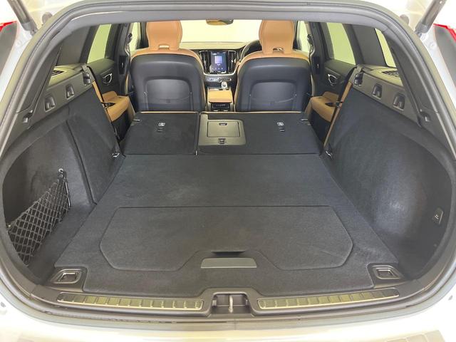 V60 クロスカントリー アルティメット B5 AWD 認定中古車 Googleモデル 360ビューカメラ パイロットアシスト シートベンチレーション メモリー機能付きパワーシート パワーバックドア LEDヘッドライト ブラインドスポットインフォメーション(24枚目)