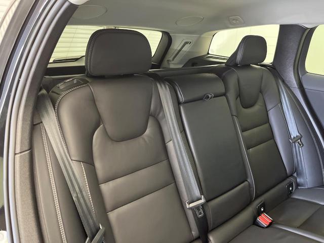 Ｖ６０ クロスカントリー　Ｂ５　ＡＷＤ　プロ　認定中古車　９インチナビ　黒革シート　ｈａｒｍａｎ／ｋａｒｄｏｎ　３６０°ビューカメラ　シートベンチレーション　シートヒーター　パワーシート　パワーバックドア　純正１９インチアルミ　ＬＥＤヘッドライト（13枚目）