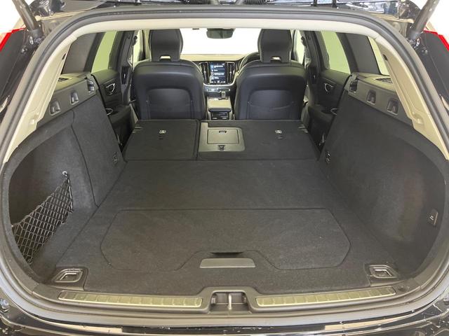 Ｖ６０ クロスカントリー　Ｂ５　ＡＷＤ　プロ　認定中古車　９インチナビ　黒革シート　ｈａｒｍａｎ／ｋａｒｄｏｎ　３６０°ビューカメラ　シートベンチレーション　シートヒーター　パワーシート　パワーバックドア　純正１９インチアルミ　ＬＥＤヘッドライト（14枚目）