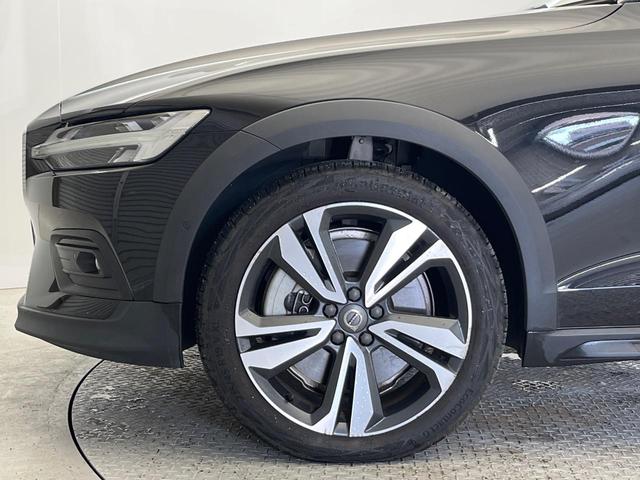 Ｖ６０ クロスカントリー　Ｂ５　ＡＷＤ　プロ　認定中古車　９インチナビ　黒革シート　ｈａｒｍａｎ／ｋａｒｄｏｎ　３６０°ビューカメラ　シートベンチレーション　シートヒーター　パワーシート　パワーバックドア　純正１９インチアルミ　ＬＥＤヘッドライト（16枚目）