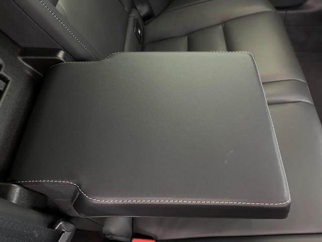 Ｖ６０ クロスカントリー　Ｂ５　ＡＷＤ　プロ　認定中古車　９インチナビ　黒革シート　ｈａｒｍａｎ／ｋａｒｄｏｎ　３６０°ビューカメラ　シートベンチレーション　シートヒーター　パワーシート　パワーバックドア　純正１９インチアルミ　ＬＥＤヘッドライト（29枚目）