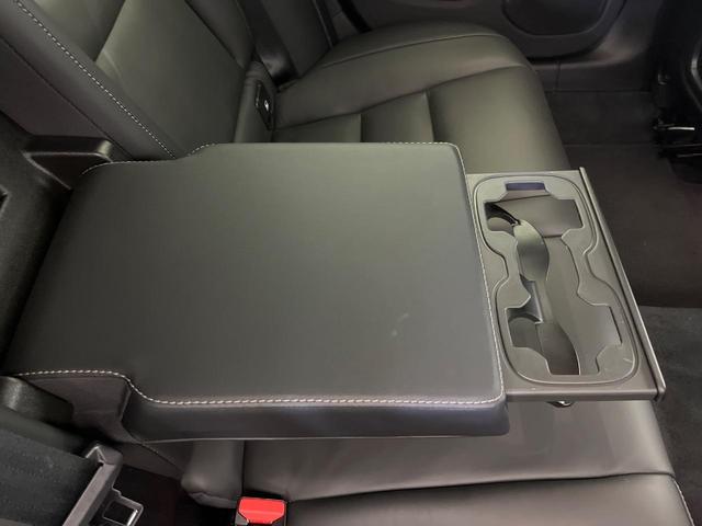 Ｖ６０ クロスカントリー　Ｂ５　ＡＷＤ　プロ　認定中古車　９インチナビ　黒革シート　ｈａｒｍａｎ／ｋａｒｄｏｎ　３６０°ビューカメラ　シートベンチレーション　シートヒーター　パワーシート　パワーバックドア　純正１９インチアルミ　ＬＥＤヘッドライト（30枚目）