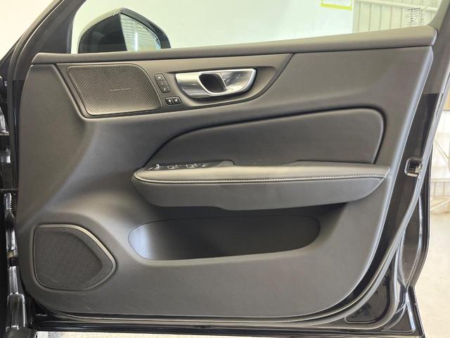 Ｖ６０ クロスカントリー　Ｂ５　ＡＷＤ　プロ　認定中古車　９インチナビ　黒革シート　ｈａｒｍａｎ／ｋａｒｄｏｎ　３６０°ビューカメラ　シートベンチレーション　シートヒーター　パワーシート　パワーバックドア　純正１９インチアルミ　ＬＥＤヘッドライト（32枚目）