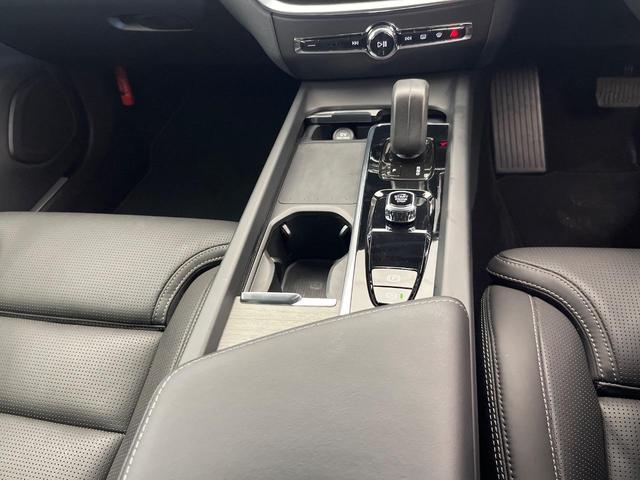 Ｖ６０ クロスカントリー　Ｂ５　ＡＷＤ　プロ　認定中古車　９インチナビ　黒革シート　ｈａｒｍａｎ／ｋａｒｄｏｎ　３６０°ビューカメラ　シートベンチレーション　シートヒーター　パワーシート　パワーバックドア　純正１９インチアルミ　ＬＥＤヘッドライト（51枚目）