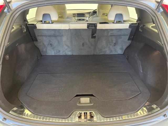 Ｖ６０ Ｄ４　ダイナミックエディション　純正ナビ　ディーゼル　メモリー機能付きパワーシート　ブラインドスポットインフォメーション　茶革シート　Ｂｌｕｅｔｏｏｔｈ　ＨＩＤヘッドライト　純正１８インチアルミホイール（22枚目）