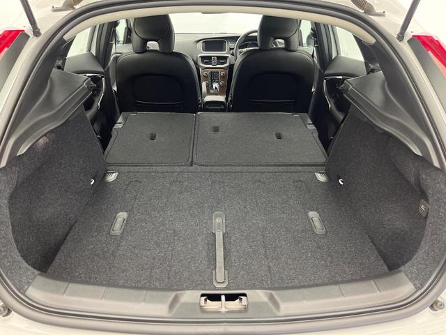 Ｖ４０ クロスカントリー　Ｄ４　サマム　ディーゼル　黒革シート　ｈａｒｍａｎ／ｋａｒｄｏｎ　禁煙車　インテリセーフ　シートヒーター　メモリー機能付パワーシート　バックカメラ　Ｂｌｕｅｔｏｏｔｈ　フルセグＴＶ　トールハンマーＬＥＤヘッドライト（23枚目）