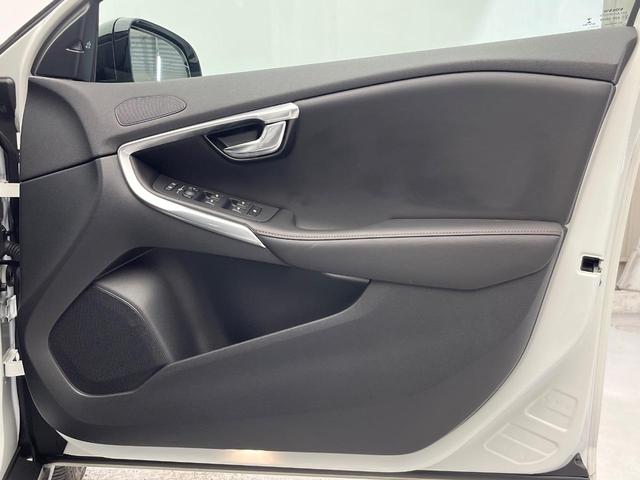 Ｖ４０ クロスカントリー　Ｄ４　サマム　ディーゼル　黒革シート　ｈａｒｍａｎ／ｋａｒｄｏｎ　禁煙車　インテリセーフ　シートヒーター　メモリー機能付パワーシート　バックカメラ　Ｂｌｕｅｔｏｏｔｈ　フルセグＴＶ　トールハンマーＬＥＤヘッドライト（28枚目）