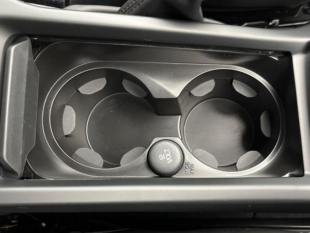 Ｖ４０ クロスカントリー　Ｄ４　サマム　ディーゼル　黒革シート　ｈａｒｍａｎ／ｋａｒｄｏｎ　禁煙車　インテリセーフ　シートヒーター　メモリー機能付パワーシート　バックカメラ　Ｂｌｕｅｔｏｏｔｈ　フルセグＴＶ　トールハンマーＬＥＤヘッドライト（50枚目）