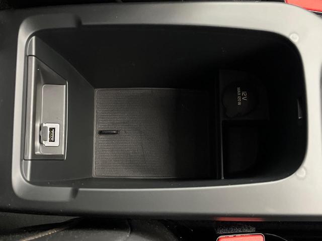 Ｖ４０ クロスカントリー　Ｄ４　サマム　ディーゼル　黒革シート　ｈａｒｍａｎ／ｋａｒｄｏｎ　禁煙車　インテリセーフ　シートヒーター　メモリー機能付パワーシート　バックカメラ　Ｂｌｕｅｔｏｏｔｈ　フルセグＴＶ　トールハンマーＬＥＤヘッドライト（52枚目）