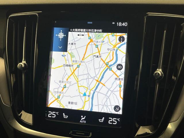 V60 B4 モメンタム 認定中古車 黒革シート 360°ビューカメラ 禁煙車 インテリセーフ シートヒーター 純正9インチナビ AppleCarPlay Bluetooth フルセグTV パワーバックドア LEDヘッドライト(5枚目)