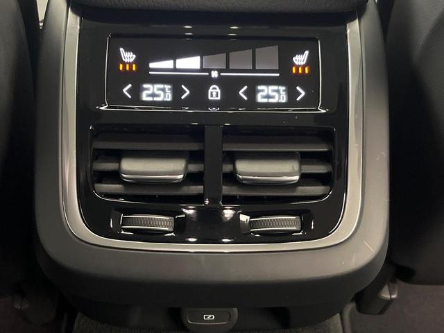V60 B4 モメンタム 認定中古車 黒革シート 360°ビューカメラ 禁煙車 インテリセーフ シートヒーター 純正9インチナビ AppleCarPlay Bluetooth フルセグTV パワーバックドア LEDヘッドライト(7枚目)