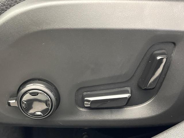 V60 B4 モメンタム 認定中古車 黒革シート 360°ビューカメラ 禁煙車 インテリセーフ シートヒーター 純正9インチナビ AppleCarPlay Bluetooth フルセグTV パワーバックドア LEDヘッドライト(8枚目)