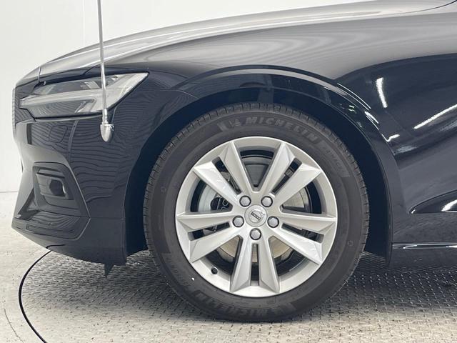 V60 B4 モメンタム 認定中古車 黒革シート 360°ビューカメラ 禁煙車 インテリセーフ シートヒーター 純正9インチナビ AppleCarPlay Bluetooth フルセグTV パワーバックドア LEDヘッドライト(16枚目)