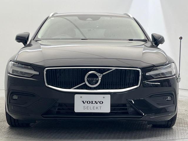 V60 B4 モメンタム 認定中古車 黒革シート 360°ビューカメラ 禁煙車 インテリセーフ シートヒーター 純正9インチナビ AppleCarPlay Bluetooth フルセグTV パワーバックドア LEDヘッドライト(17枚目)
