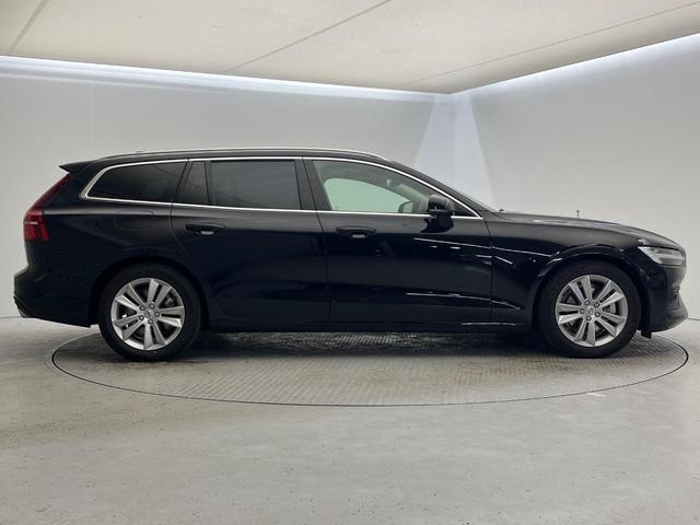 V60 B4 モメンタム 認定中古車 黒革シート 360°ビューカメラ 禁煙車 インテリセーフ シートヒーター 純正9インチナビ AppleCarPlay Bluetooth フルセグTV パワーバックドア LEDヘッドライト(18枚目)