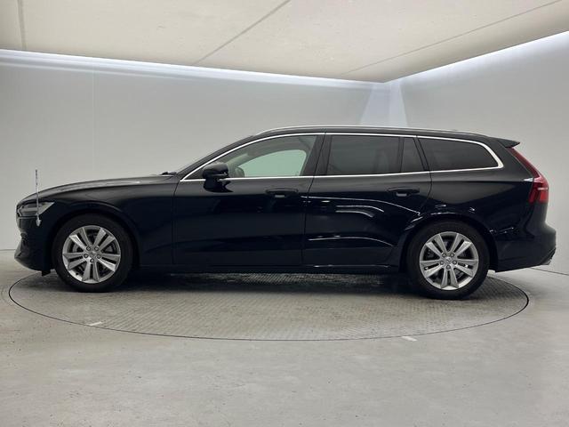 V60 B4 モメンタム 認定中古車 黒革シート 360°ビューカメラ 禁煙車 インテリセーフ シートヒーター 純正9インチナビ AppleCarPlay Bluetooth フルセグTV パワーバックドア LEDヘッドライト(20枚目)