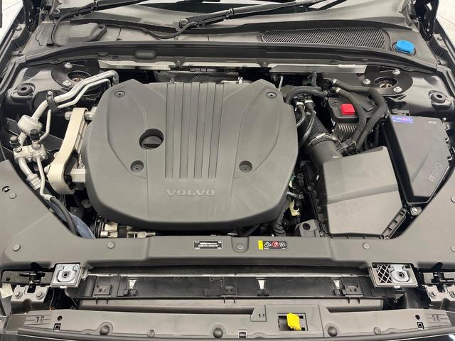V60 B4 モメンタム 認定中古車 黒革シート 360°ビューカメラ 禁煙車 インテリセーフ シートヒーター 純正9インチナビ AppleCarPlay Bluetooth フルセグTV パワーバックドア LEDヘッドライト(21枚目)
