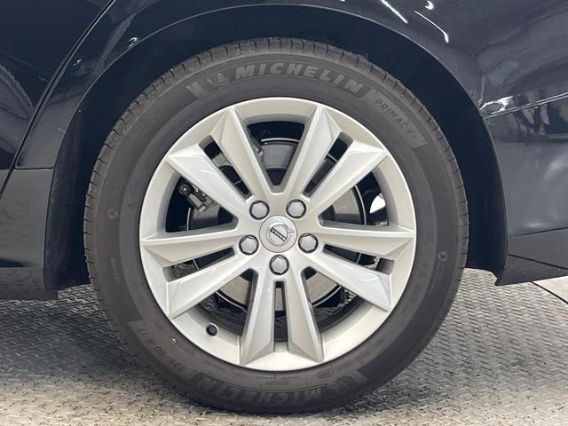 V60 B4 モメンタム 認定中古車 黒革シート 360°ビューカメラ 禁煙車 インテリセーフ シートヒーター 純正9インチナビ AppleCarPlay Bluetooth フルセグTV パワーバックドア LEDヘッドライト(28枚目)