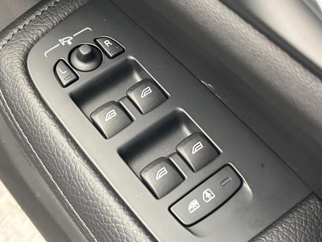 V60 B4 モメンタム 認定中古車 黒革シート 360°ビューカメラ 禁煙車 インテリセーフ シートヒーター 純正9インチナビ AppleCarPlay Bluetooth フルセグTV パワーバックドア LEDヘッドライト(33枚目)