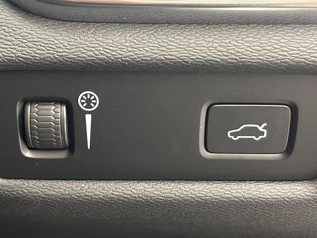 V60 B4 モメンタム 認定中古車 黒革シート 360°ビューカメラ 禁煙車 インテリセーフ シートヒーター 純正9インチナビ AppleCarPlay Bluetooth フルセグTV パワーバックドア LEDヘッドライト(34枚目)