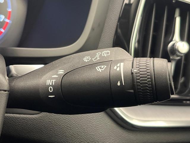 V60 B4 モメンタム 認定中古車 黒革シート 360°ビューカメラ 禁煙車 インテリセーフ シートヒーター 純正9インチナビ AppleCarPlay Bluetooth フルセグTV パワーバックドア LEDヘッドライト(36枚目)