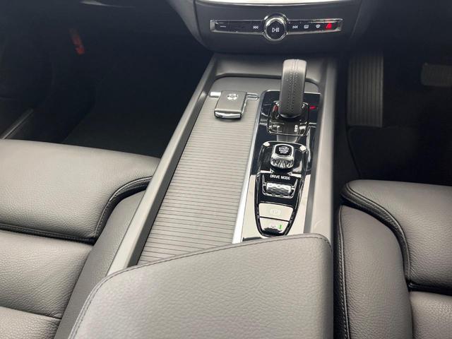 V60 B4 モメンタム 認定中古車 黒革シート 360°ビューカメラ 禁煙車 インテリセーフ シートヒーター 純正9インチナビ AppleCarPlay Bluetooth フルセグTV パワーバックドア LEDヘッドライト(47枚目)