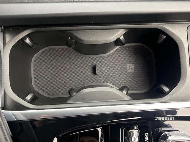 V60 B4 モメンタム 認定中古車 黒革シート 360°ビューカメラ 禁煙車 インテリセーフ シートヒーター 純正9インチナビ AppleCarPlay Bluetooth フルセグTV パワーバックドア LEDヘッドライト(52枚目)