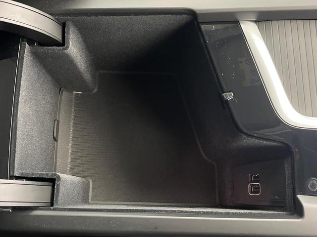 V60 B4 モメンタム 認定中古車 黒革シート 360°ビューカメラ 禁煙車 インテリセーフ シートヒーター 純正9インチナビ AppleCarPlay Bluetooth フルセグTV パワーバックドア LEDヘッドライト(54枚目)