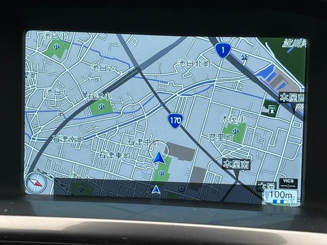 Ｖ６０ Ｄ４　Ｒデザイン　純正ナビ　ディーゼル　メモリー機能付きパワーシート　ブラインドスポットインフォメーション　本革シート　Ｂｌｕｅｔｏｏｔｈ　ＨＩＤヘッドライト　純正１８インチアルミホイール（5枚目）