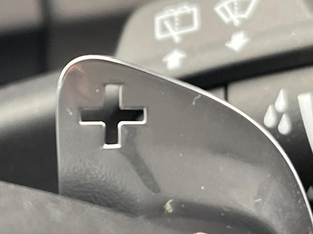 Ｖ６０ Ｄ４　Ｒデザイン　純正ナビ　ディーゼル　メモリー機能付きパワーシート　ブラインドスポットインフォメーション　本革シート　Ｂｌｕｅｔｏｏｔｈ　ＨＩＤヘッドライト　純正１８インチアルミホイール（9枚目）