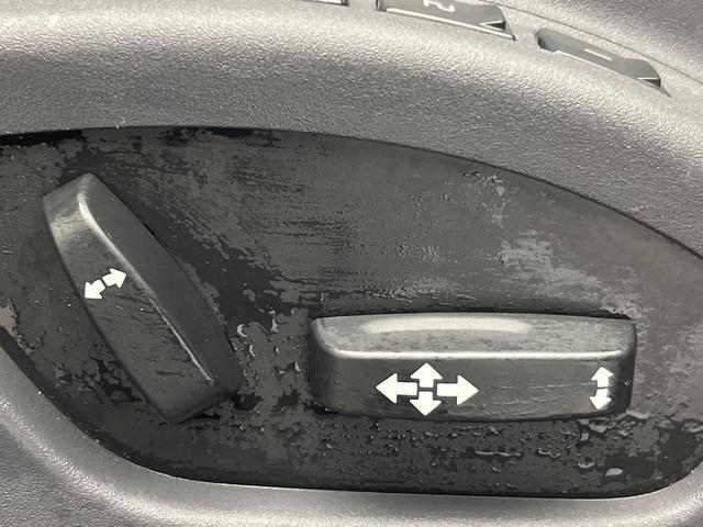 Ｖ６０ Ｄ４　Ｒデザイン　純正ナビ　ディーゼル　メモリー機能付きパワーシート　ブラインドスポットインフォメーション　本革シート　Ｂｌｕｅｔｏｏｔｈ　ＨＩＤヘッドライト　純正１８インチアルミホイール（10枚目）