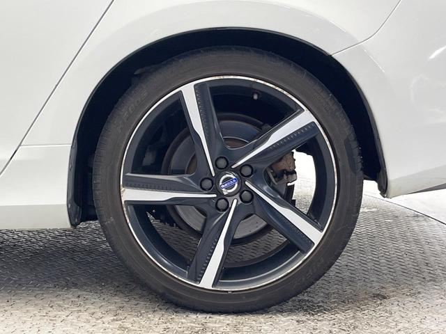 Ｖ６０ Ｄ４　Ｒデザイン　純正ナビ　ディーゼル　メモリー機能付きパワーシート　ブラインドスポットインフォメーション　本革シート　Ｂｌｕｅｔｏｏｔｈ　ＨＩＤヘッドライト　純正１８インチアルミホイール（15枚目）