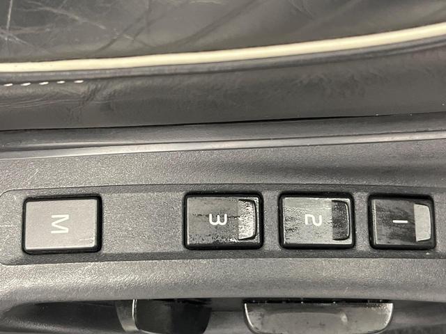 Ｖ６０ Ｄ４　Ｒデザイン　純正ナビ　ディーゼル　メモリー機能付きパワーシート　ブラインドスポットインフォメーション　本革シート　Ｂｌｕｅｔｏｏｔｈ　ＨＩＤヘッドライト　純正１８インチアルミホイール（21枚目）