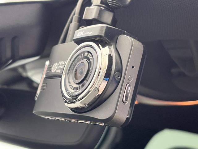 Ｖ６０ Ｄ４　Ｒデザイン　純正ナビ　ディーゼル　メモリー機能付きパワーシート　ブラインドスポットインフォメーション　本革シート　Ｂｌｕｅｔｏｏｔｈ　ＨＩＤヘッドライト　純正１８インチアルミホイール（25枚目）