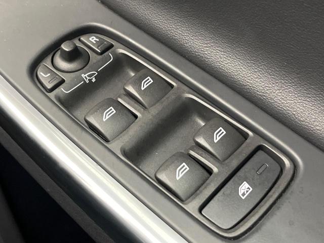 Ｖ６０ Ｄ４　Ｒデザイン　純正ナビ　ディーゼル　メモリー機能付きパワーシート　ブラインドスポットインフォメーション　本革シート　Ｂｌｕｅｔｏｏｔｈ　ＨＩＤヘッドライト　純正１８インチアルミホイール（32枚目）