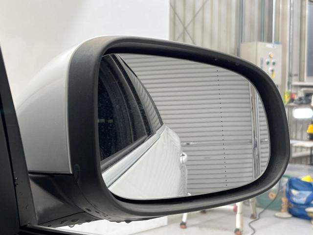 Ｖ６０ Ｄ４　Ｒデザイン　純正ナビ　ディーゼル　メモリー機能付きパワーシート　ブラインドスポットインフォメーション　本革シート　Ｂｌｕｅｔｏｏｔｈ　ＨＩＤヘッドライト　純正１８インチアルミホイール（33枚目）