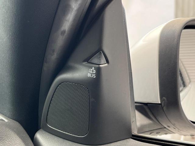 Ｖ６０ Ｄ４　Ｒデザイン　純正ナビ　ディーゼル　メモリー機能付きパワーシート　ブラインドスポットインフォメーション　本革シート　Ｂｌｕｅｔｏｏｔｈ　ＨＩＤヘッドライト　純正１８インチアルミホイール（34枚目）