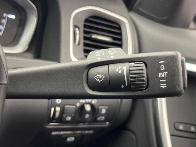 Ｖ６０ Ｄ４　Ｒデザイン　純正ナビ　ディーゼル　メモリー機能付きパワーシート　ブラインドスポットインフォメーション　本革シート　Ｂｌｕｅｔｏｏｔｈ　ＨＩＤヘッドライト　純正１８インチアルミホイール（37枚目）