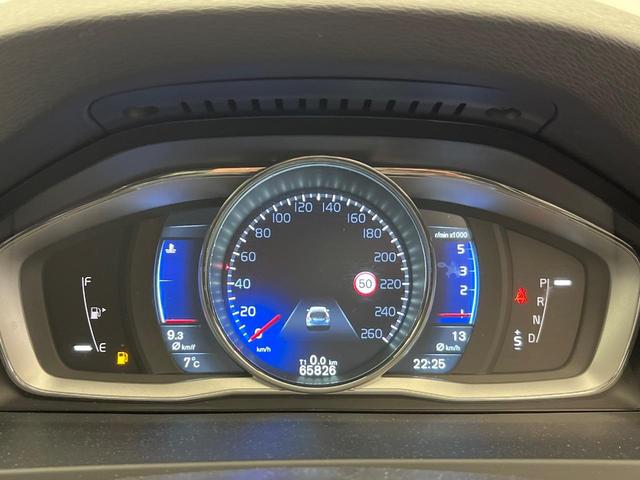 Ｖ６０ Ｄ４　Ｒデザイン　純正ナビ　ディーゼル　メモリー機能付きパワーシート　ブラインドスポットインフォメーション　本革シート　Ｂｌｕｅｔｏｏｔｈ　ＨＩＤヘッドライト　純正１８インチアルミホイール（39枚目）