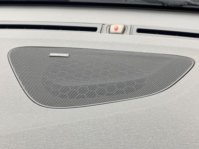 Ｖ６０ Ｄ４　Ｒデザイン　純正ナビ　ディーゼル　メモリー機能付きパワーシート　ブラインドスポットインフォメーション　本革シート　Ｂｌｕｅｔｏｏｔｈ　ＨＩＤヘッドライト　純正１８インチアルミホイール（40枚目）