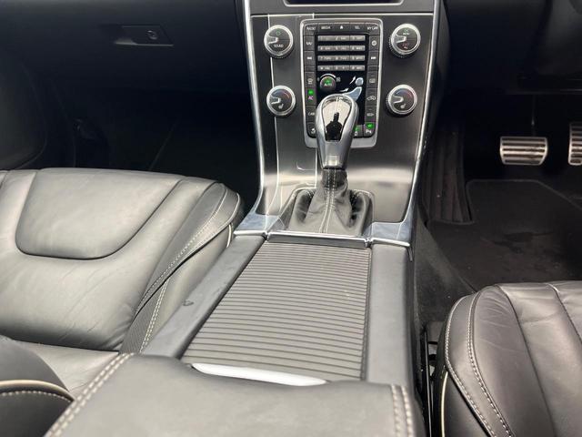 Ｖ６０ Ｄ４　Ｒデザイン　純正ナビ　ディーゼル　メモリー機能付きパワーシート　ブラインドスポットインフォメーション　本革シート　Ｂｌｕｅｔｏｏｔｈ　ＨＩＤヘッドライト　純正１８インチアルミホイール（49枚目）