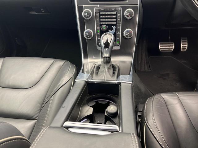 Ｖ６０ Ｄ４　Ｒデザイン　純正ナビ　ディーゼル　メモリー機能付きパワーシート　ブラインドスポットインフォメーション　本革シート　Ｂｌｕｅｔｏｏｔｈ　ＨＩＤヘッドライト　純正１８インチアルミホイール（51枚目）