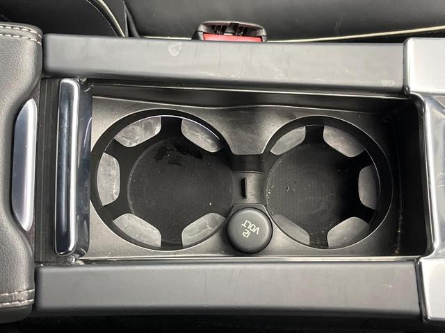 Ｖ６０ Ｄ４　Ｒデザイン　純正ナビ　ディーゼル　メモリー機能付きパワーシート　ブラインドスポットインフォメーション　本革シート　Ｂｌｕｅｔｏｏｔｈ　ＨＩＤヘッドライト　純正１８インチアルミホイール（52枚目）