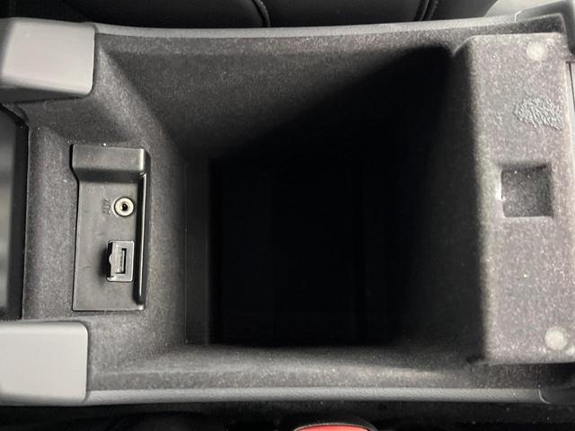 Ｖ６０ Ｄ４　Ｒデザイン　純正ナビ　ディーゼル　メモリー機能付きパワーシート　ブラインドスポットインフォメーション　本革シート　Ｂｌｕｅｔｏｏｔｈ　ＨＩＤヘッドライト　純正１８インチアルミホイール（54枚目）