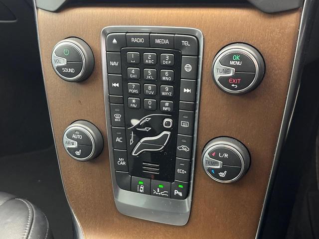 V40 D4 インスクリプション 純正ナビ 黒革シート harman/kardon パイロットアシスト バックカメラ LEDヘッドライト ブラインドスポットインフォメーション 純正17インチアルミホイール ETC(9枚目)