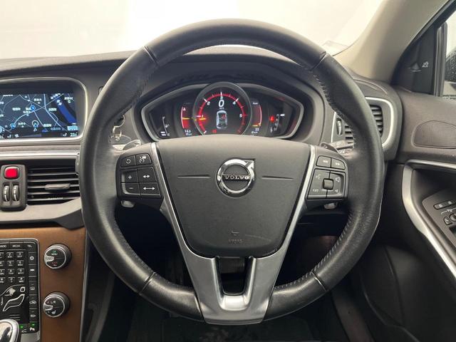 V40 D4 インスクリプション 純正ナビ 黒革シート harman/kardon パイロットアシスト バックカメラ LEDヘッドライト ブラインドスポットインフォメーション 純正17インチアルミホイール ETC(11枚目)