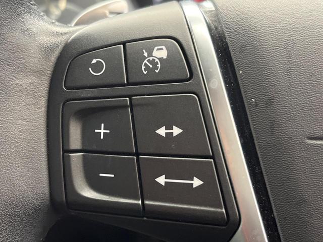 V40 D4 インスクリプション 純正ナビ 黒革シート harman/kardon パイロットアシスト バックカメラ LEDヘッドライト ブラインドスポットインフォメーション 純正17インチアルミホイール ETC(12枚目)