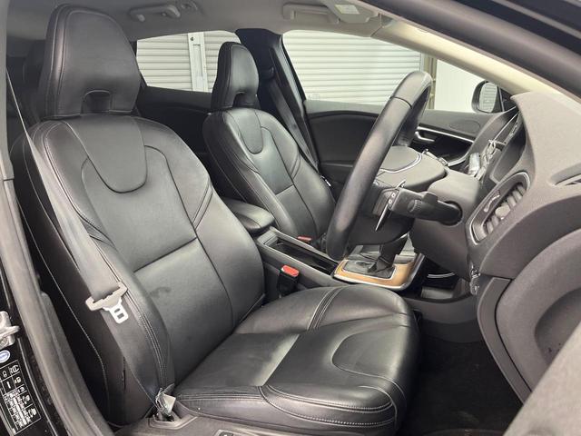 V40 D4 インスクリプション 純正ナビ 黒革シート harman/kardon パイロットアシスト バックカメラ LEDヘッドライト ブラインドスポットインフォメーション 純正17インチアルミホイール ETC(13枚目)